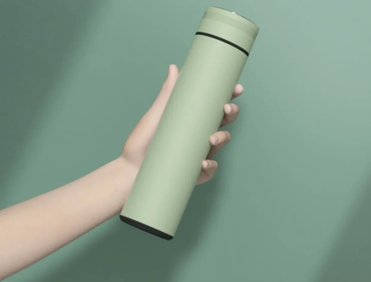 Vuria’s Smart LED Temperature Water Bottle